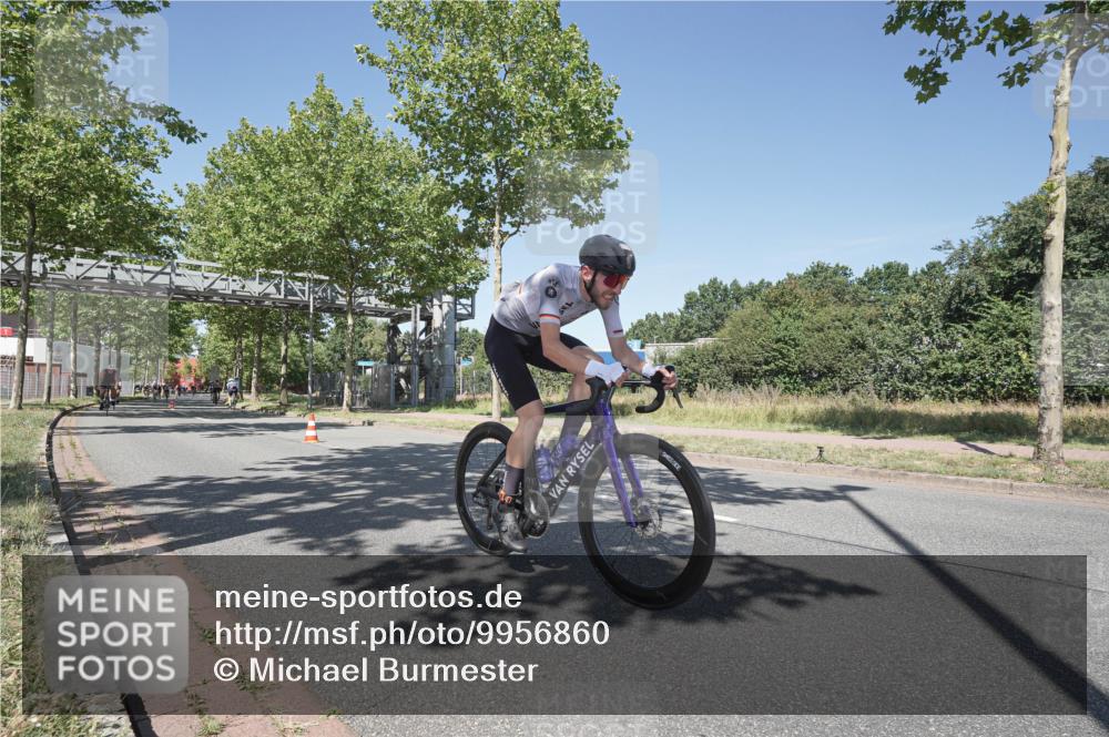 09.08.2026 - GEWOBA Citytriathlon Bremen Michael Burmester http://msf.ph/oto/9956860 09.08.2026 12:53:59 Radfahren 552, 572, 678, 728, 758, 846, 869, 901, 939, 981, 1101, 1119, 1124, 1138 meine-sportfotos.de