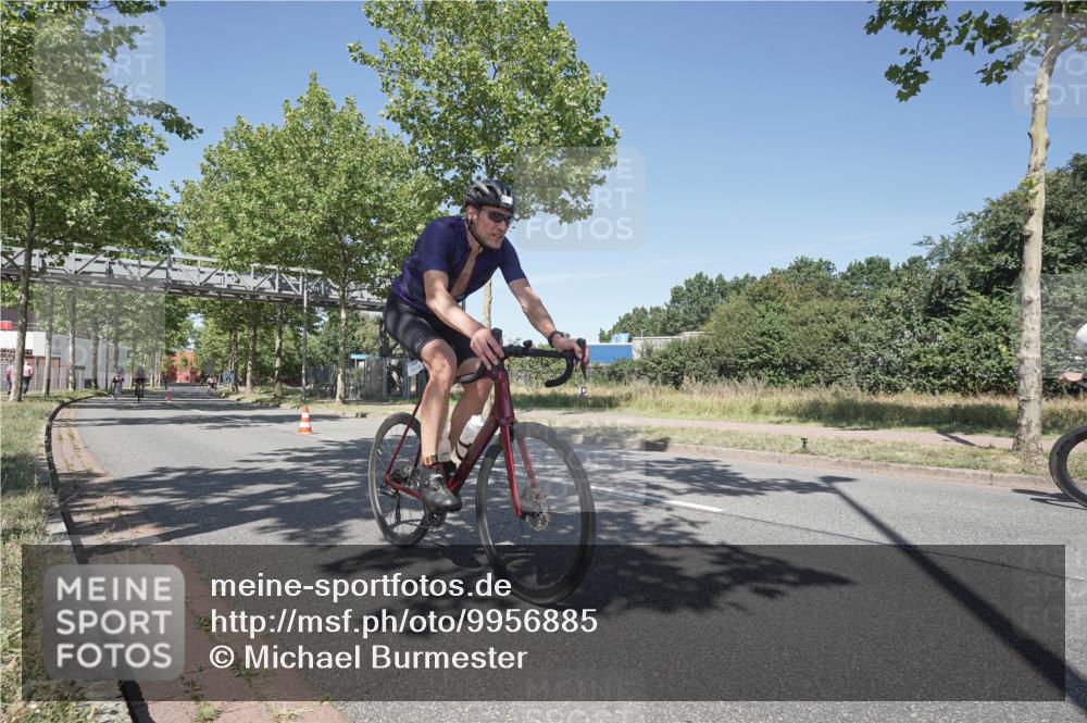 09.08.2026 - GEWOBA Citytriathlon Bremen Michael Burmester http://msf.ph/oto/9956885 09.08.2026 12:54:27 Radfahren 574, 577, 639, 781, 812, 816, 864, 895, 1006, 1127 meine-sportfotos.de