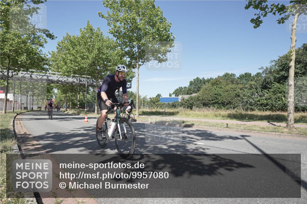 09.08.2026 - GEWOBA Citytriathlon Bremen Michael Burmester http://msf.ph/oto/9957080 09.08.2026 12:59:41 Radfahren 635, 658, 712, 800, 817, 923, 951 meine-sportfotos.de