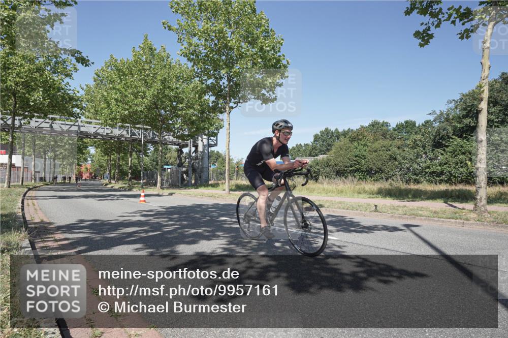 09.08.2026 - GEWOBA Citytriathlon Bremen Michael Burmester http://msf.ph/oto/9957161 09.08.2026 13:01:32 Radfahren 556, 631, 666, 669, 690, 714, 775, 854, 859, 862, 878, 991, 1014, 1140 meine-sportfotos.de