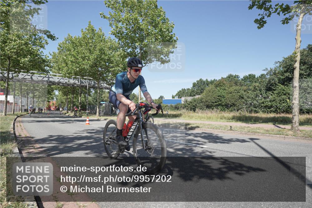 09.08.2026 - GEWOBA Citytriathlon Bremen Michael Burmester http://msf.ph/oto/9957202 09.08.2026 13:02:23 Radfahren 632, 676, 723, 791, 890, 966, 1011 meine-sportfotos.de