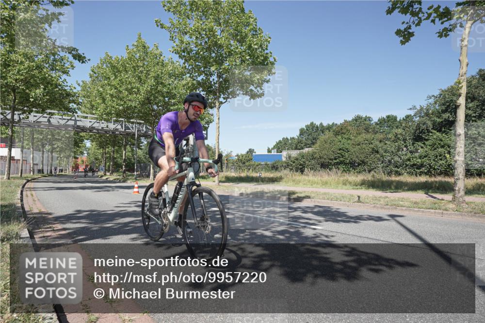 09.08.2026 - GEWOBA Citytriathlon Bremen Michael Burmester http://msf.ph/oto/9957220 09.08.2026 13:02:44 Radfahren 549, 607, 614, 654, 691, 873, 1007, 1020 meine-sportfotos.de