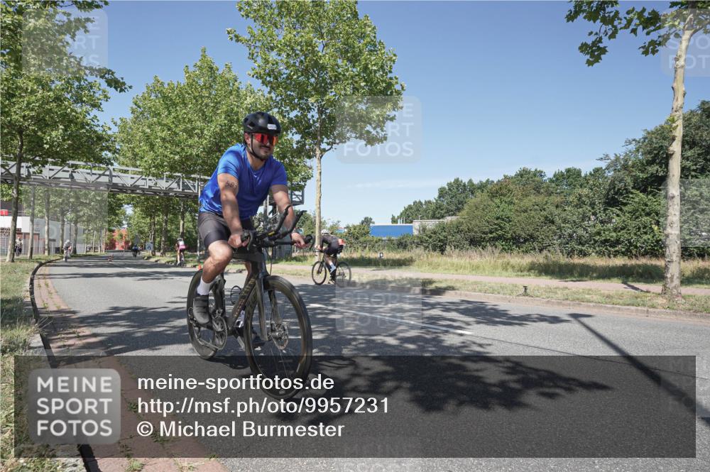 09.08.2026 - GEWOBA Citytriathlon Bremen Michael Burmester http://msf.ph/oto/9957231 09.08.2026 13:02:58 Radfahren 549, 597, 681, 1105 meine-sportfotos.de