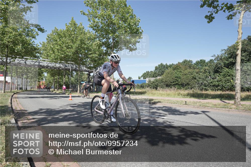 09.08.2026 - GEWOBA Citytriathlon Bremen Michael Burmester http://msf.ph/oto/9957234 09.08.2026 13:03:02 Radfahren 597, 681, 898, 1105 meine-sportfotos.de