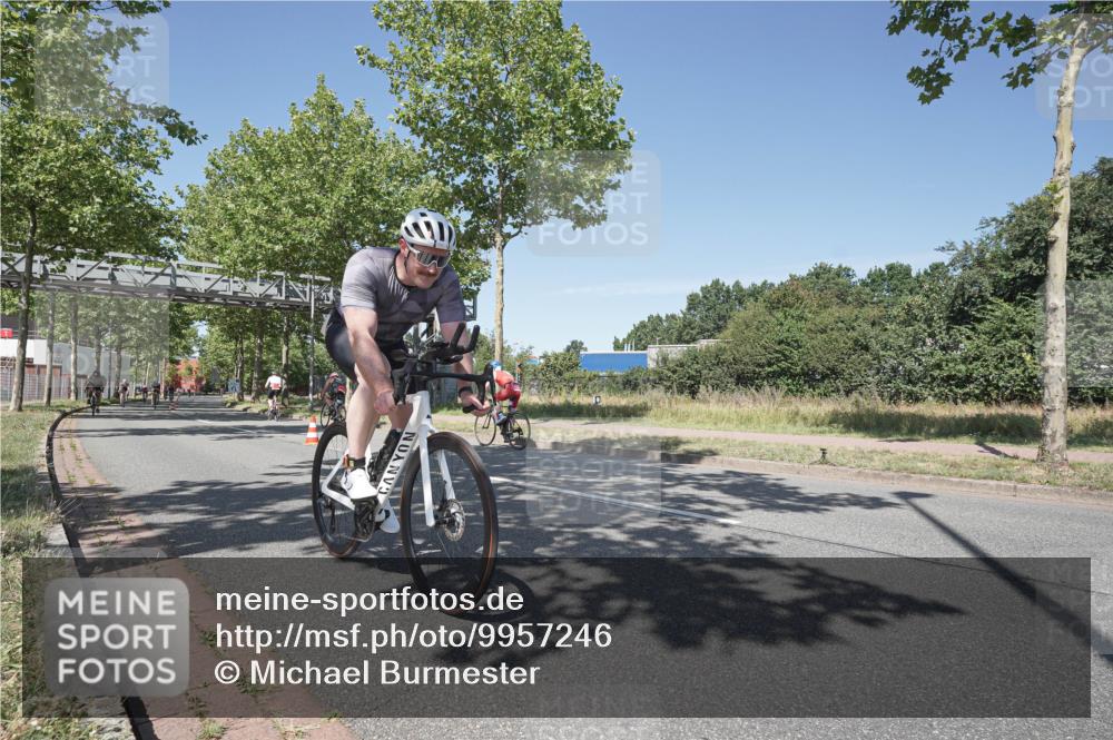 09.08.2026 - GEWOBA Citytriathlon Bremen Michael Burmester http://msf.ph/oto/9957246 09.08.2026 13:03:24 Radfahren 703, 735, 768, 885, 945, 985, 1102 meine-sportfotos.de