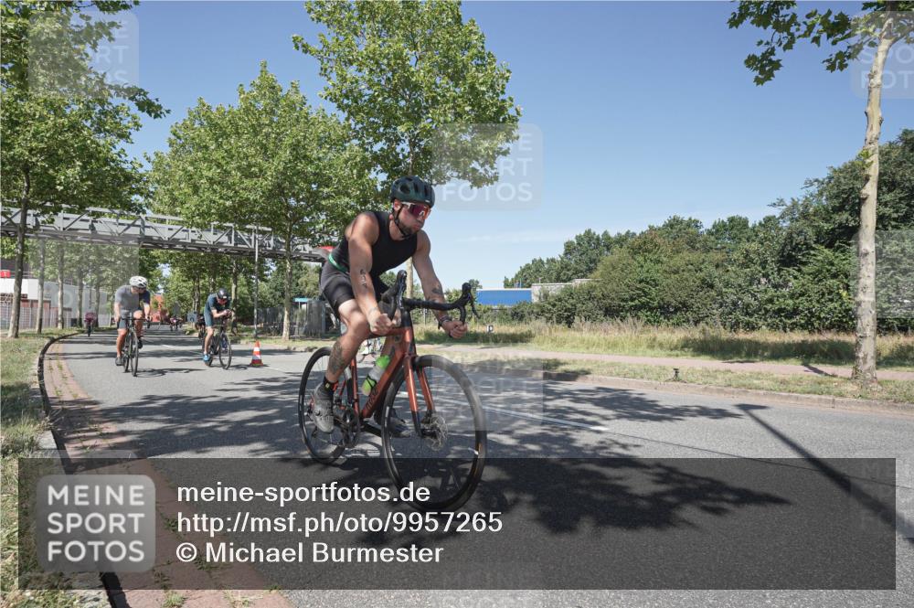 09.08.2026 - GEWOBA Citytriathlon Bremen Michael Burmester http://msf.ph/oto/9957265 09.08.2026 13:03:47 Radfahren 575, 591, 646, 698, 721, 769, 793, 828, 835, 891, 974, 1122, 1157 meine-sportfotos.de