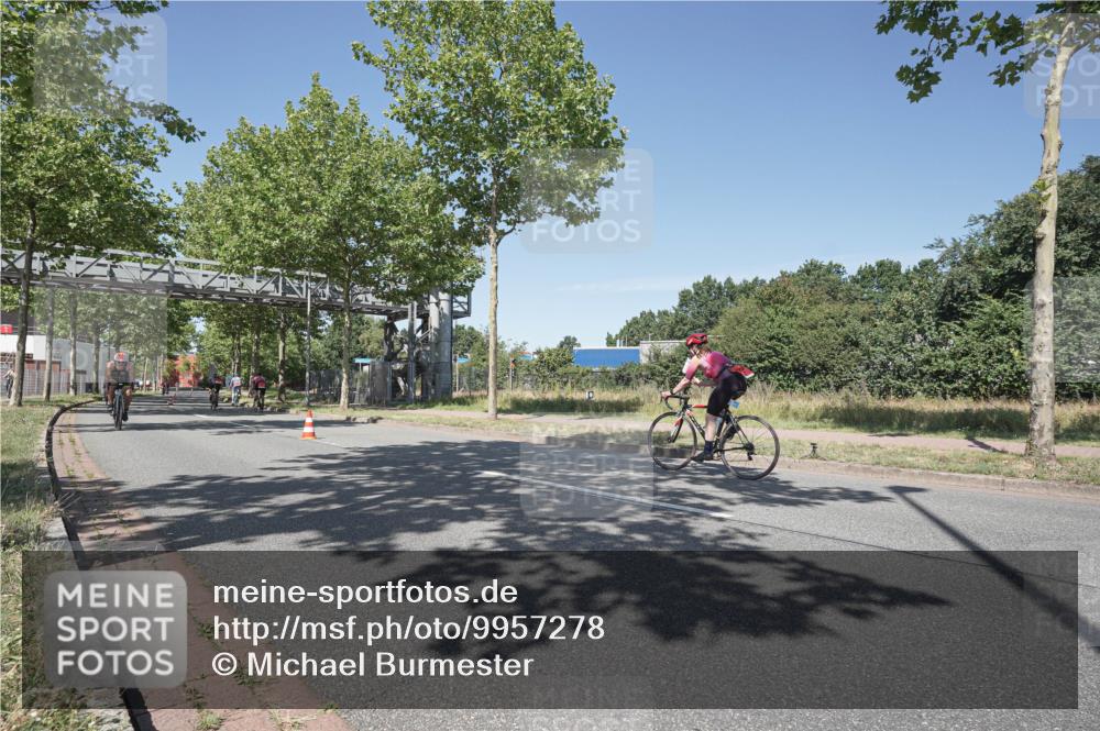 09.08.2026 - GEWOBA Citytriathlon Bremen Michael Burmester http://msf.ph/oto/9957278 09.08.2026 13:04:10 Radfahren 662, 853, 883, 955, 996, 1001, 1108 meine-sportfotos.de