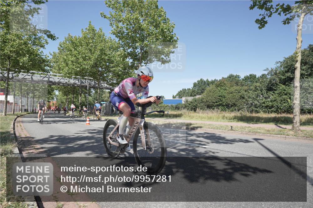 09.08.2026 - GEWOBA Citytriathlon Bremen Michael Burmester http://msf.ph/oto/9957281 09.08.2026 13:04:13 Radfahren 662, 853, 883, 941, 955, 1001 meine-sportfotos.de