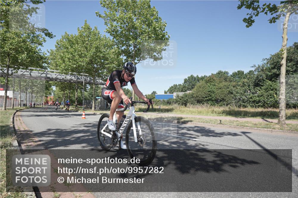 09.08.2026 - GEWOBA Citytriathlon Bremen Michael Burmester http://msf.ph/oto/9957282 09.08.2026 13:04:14 Radfahren 662, 853, 883, 941, 955, 1001 meine-sportfotos.de