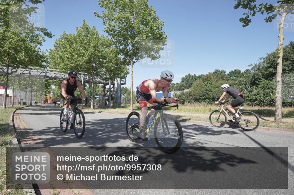 09.08.2026 - GEWOBA Citytriathlon Bremen Michael Burmester http://msf.ph/oto/9957308 09.08.2026 13:05:08 Radfahren 652, 747, 777, 818, 917, 922, 1139 meine-sportfotos.de