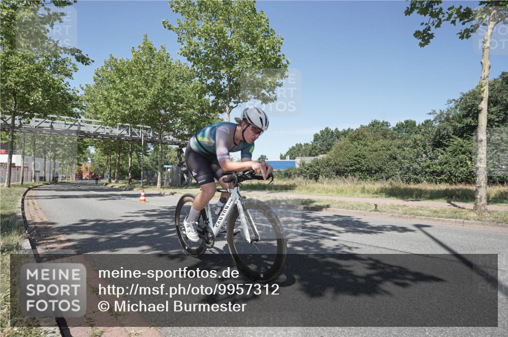 09.08.2026 - GEWOBA Citytriathlon Bremen Michael Burmester http://msf.ph/oto/9957312 09.08.2026 13:05:18 Radfahren 583, 818, 830, 922, 1139 meine-sportfotos.de