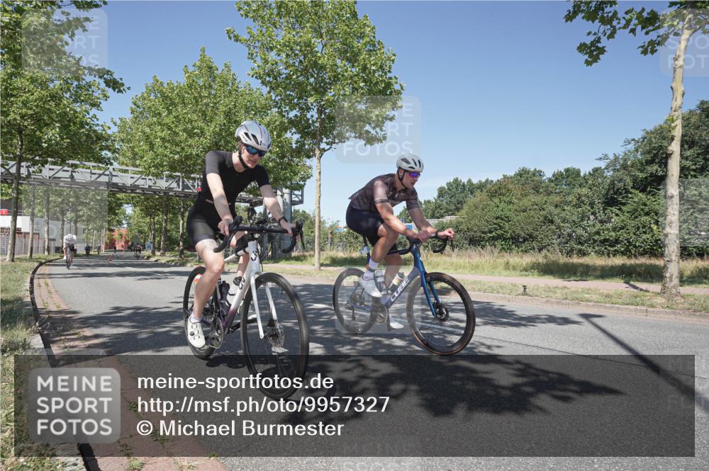 09.08.2026 - GEWOBA Citytriathlon Bremen Michael Burmester http://msf.ph/oto/9957327 09.08.2026 13:05:45 Radfahren 561, 593, 642, 958, 1116, 1145 meine-sportfotos.de