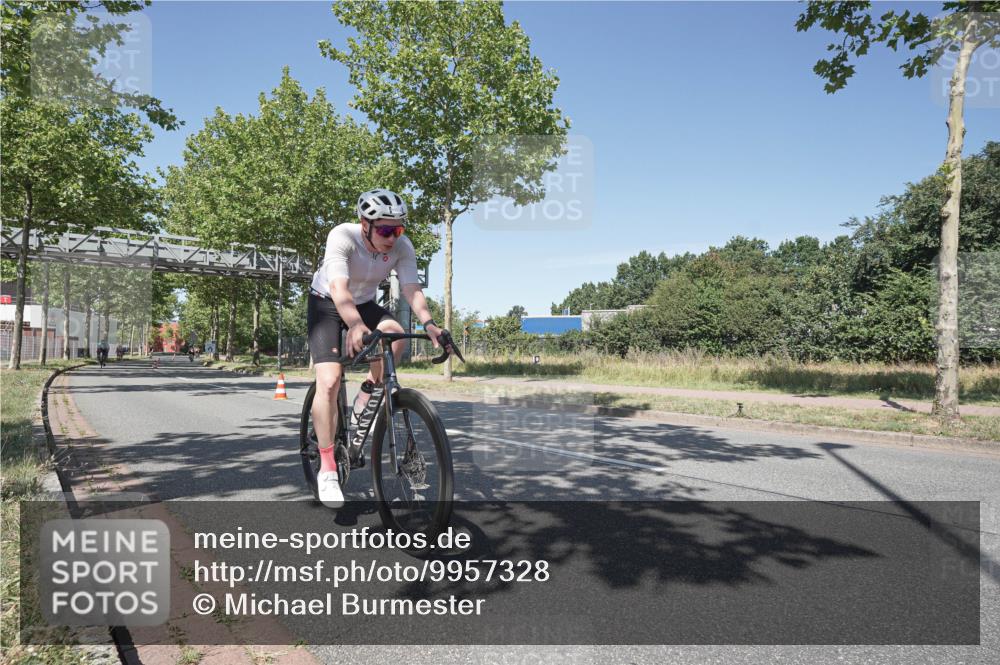 09.08.2026 - GEWOBA Citytriathlon Bremen Michael Burmester http://msf.ph/oto/9957328 09.08.2026 13:05:47 Radfahren 561, 593, 618, 642, 958, 1116, 1145 meine-sportfotos.de