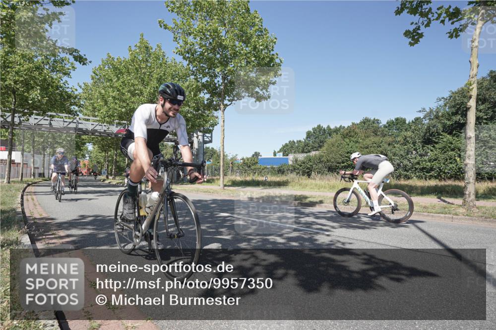 09.08.2026 - GEWOBA Citytriathlon Bremen Michael Burmester http://msf.ph/oto/9957350 09.08.2026 13:06:26 Radfahren 645, 647, 677, 683, 685, 765, 927 meine-sportfotos.de