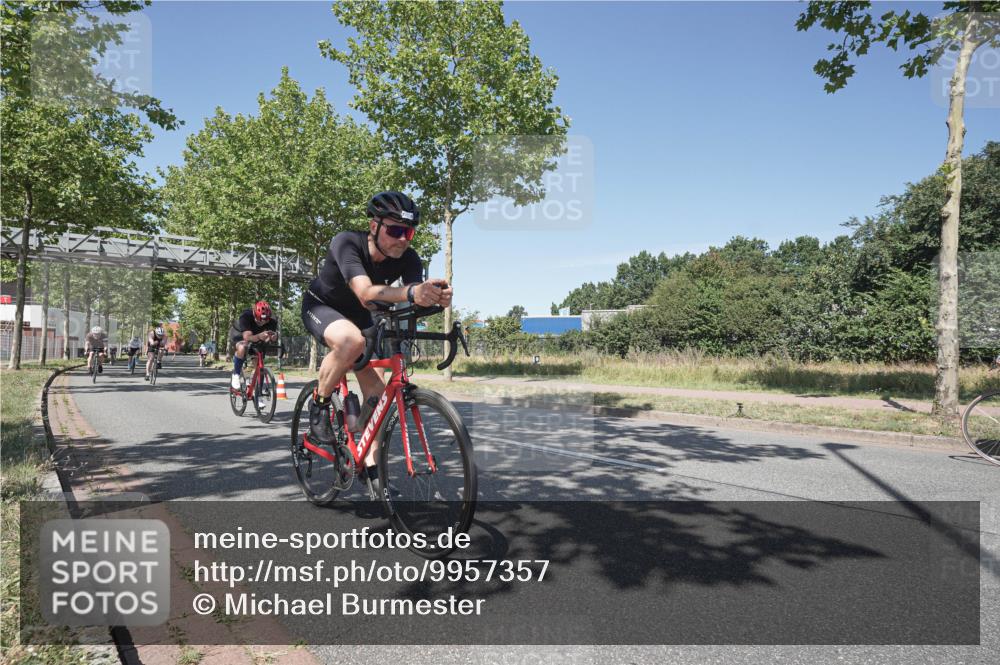 09.08.2026 - GEWOBA Citytriathlon Bremen Michael Burmester http://msf.ph/oto/9957357 09.08.2026 13:06:41 Radfahren 544, 554, 624, 644, 811, 824, 874, 882, 987 meine-sportfotos.de