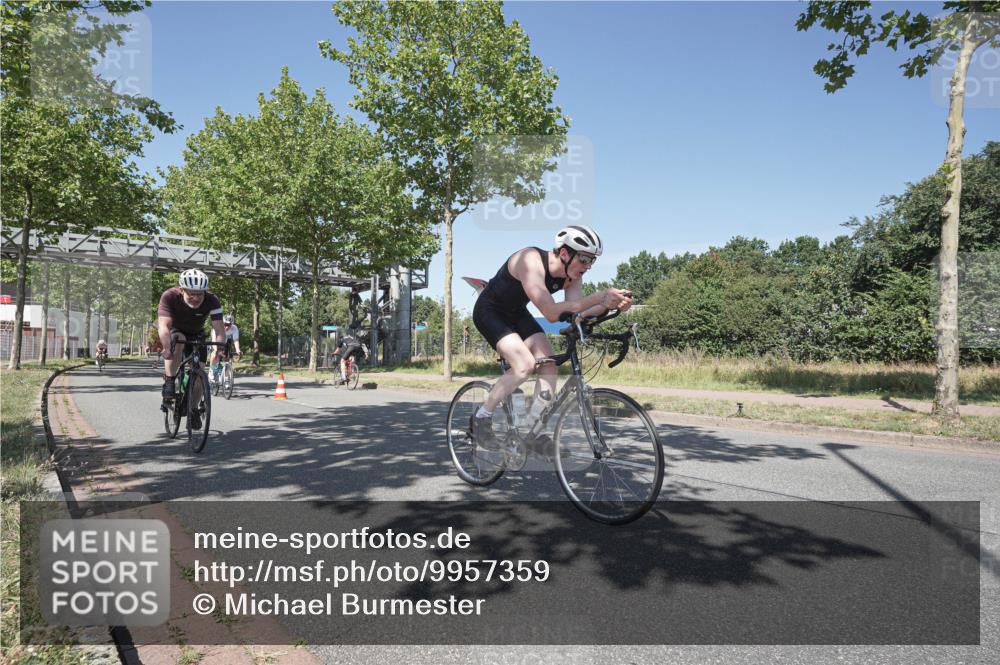 09.08.2026 - GEWOBA Citytriathlon Bremen Michael Burmester http://msf.ph/oto/9957359 09.08.2026 13:06:42 Radfahren 544, 554, 624, 644, 811, 824, 874, 882, 987 meine-sportfotos.de