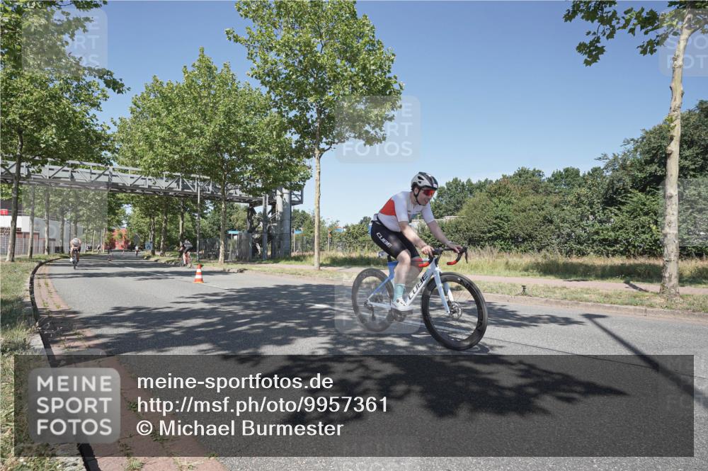 09.08.2026 - GEWOBA Citytriathlon Bremen Michael Burmester http://msf.ph/oto/9957361 09.08.2026 13:06:43 Radfahren 544, 554, 563, 624, 644, 811, 824, 874, 882, 987 meine-sportfotos.de