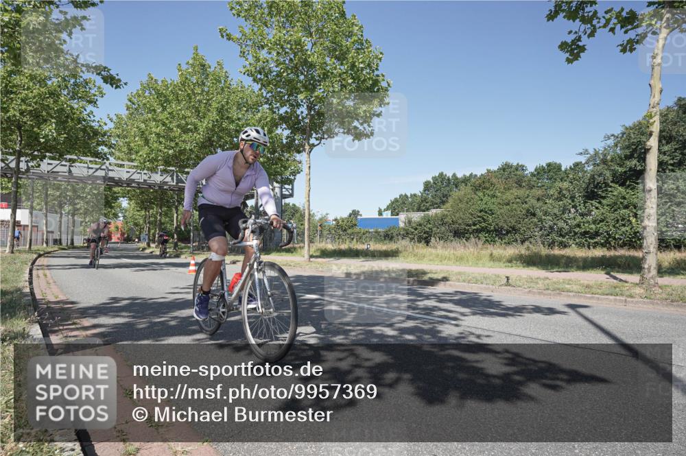 09.08.2026 - GEWOBA Citytriathlon Bremen Michael Burmester http://msf.ph/oto/9957369 09.08.2026 13:07:03 Radfahren 563, 592, 680, 719, 784, 924, 983, 1008, 1155 meine-sportfotos.de