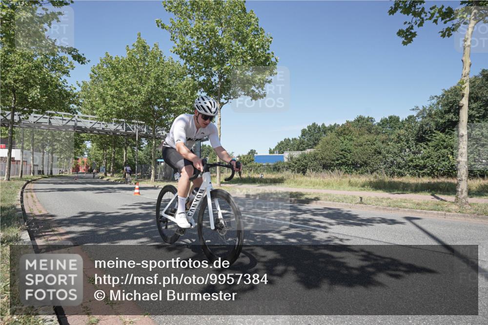 09.08.2026 - GEWOBA Citytriathlon Bremen Michael Burmester http://msf.ph/oto/9957384 09.08.2026 13:07:38 Radfahren 875, 1149, 1158 meine-sportfotos.de
