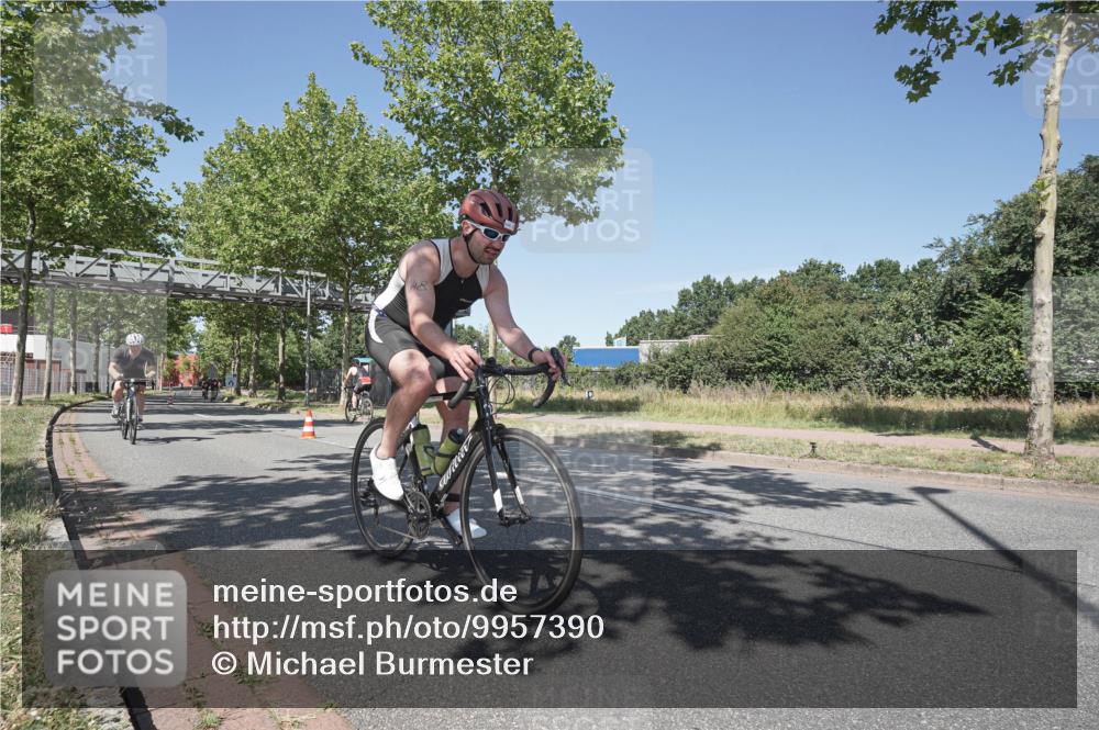 09.08.2026 - GEWOBA Citytriathlon Bremen Michael Burmester http://msf.ph/oto/9957390 09.08.2026 13:07:52 Radfahren 590, 648, 932 meine-sportfotos.de
