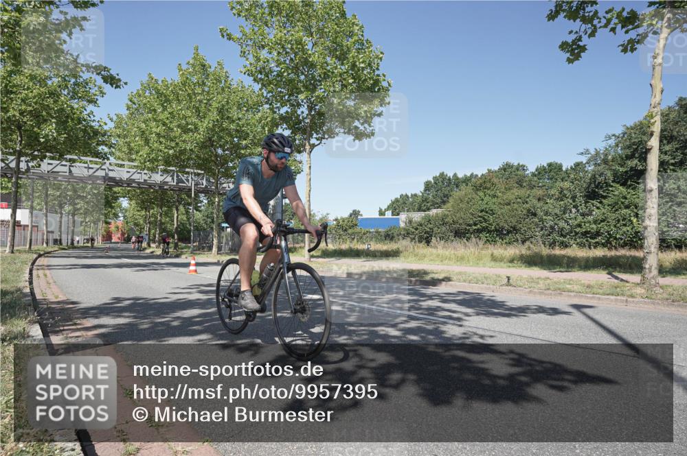 09.08.2026 - GEWOBA Citytriathlon Bremen Michael Burmester http://msf.ph/oto/9957395 09.08.2026 13:08:00 Radfahren 590, 648, 688, 932, 1150 meine-sportfotos.de