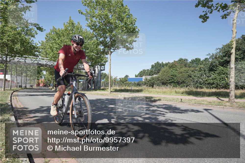 09.08.2026 - GEWOBA Citytriathlon Bremen Michael Burmester http://msf.ph/oto/9957397 09.08.2026 13:08:07 Radfahren 688, 710, 899, 1150 meine-sportfotos.de