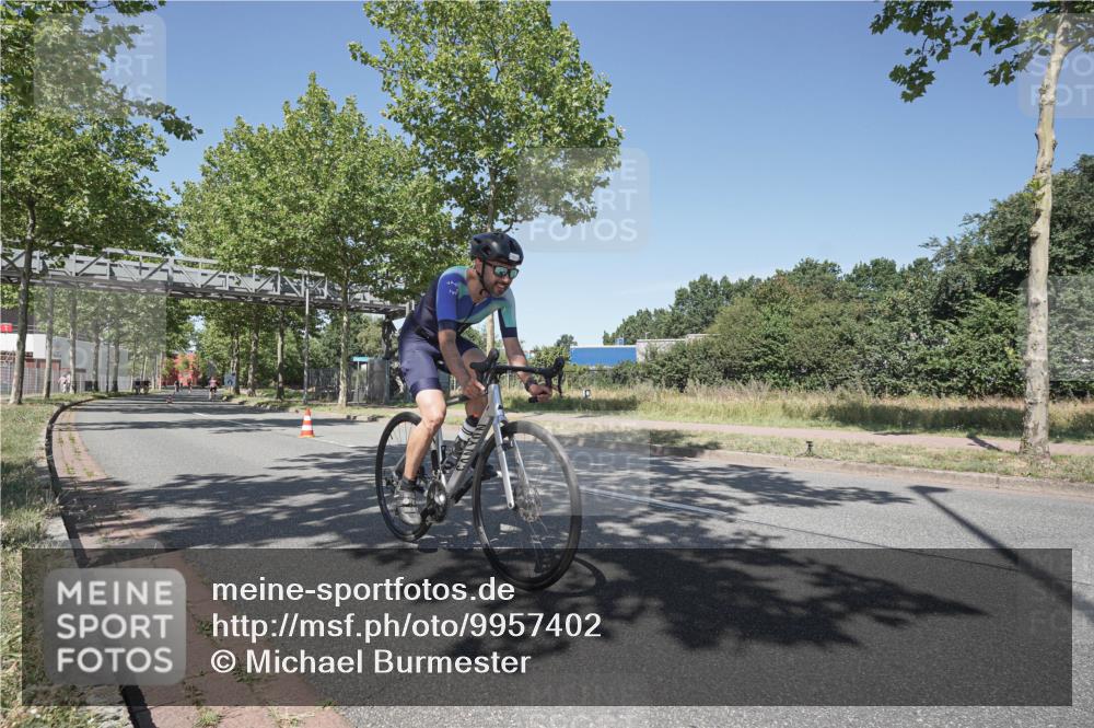 09.08.2026 - GEWOBA Citytriathlon Bremen Michael Burmester http://msf.ph/oto/9957402 09.08.2026 13:08:22 Radfahren 710, 730, 879, 899, 979, 1137 meine-sportfotos.de
