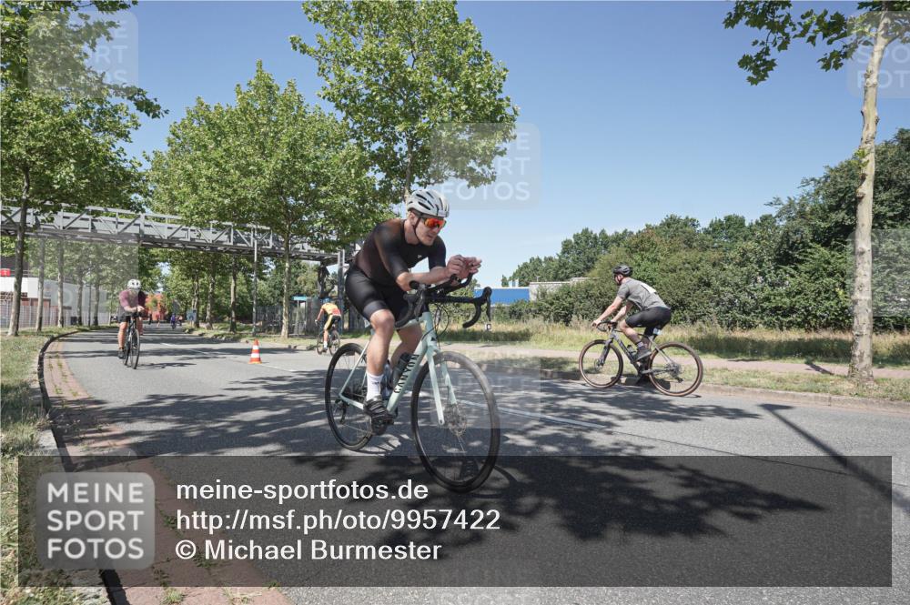 09.08.2026 - GEWOBA Citytriathlon Bremen Michael Burmester http://msf.ph/oto/9957422 09.08.2026 13:08:53 Radfahren 594, 605, 641, 686, 852, 1133 meine-sportfotos.de