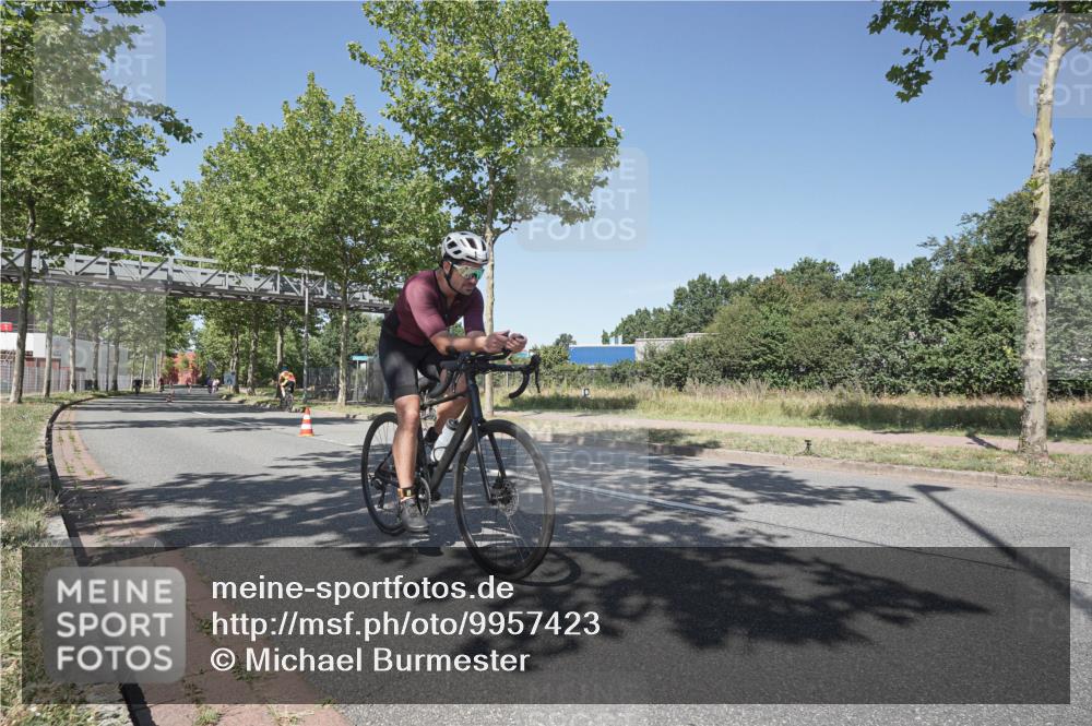 09.08.2026 - GEWOBA Citytriathlon Bremen Michael Burmester http://msf.ph/oto/9957423 09.08.2026 13:08:54 Radfahren 594, 605, 641, 686, 852, 899, 1133 meine-sportfotos.de