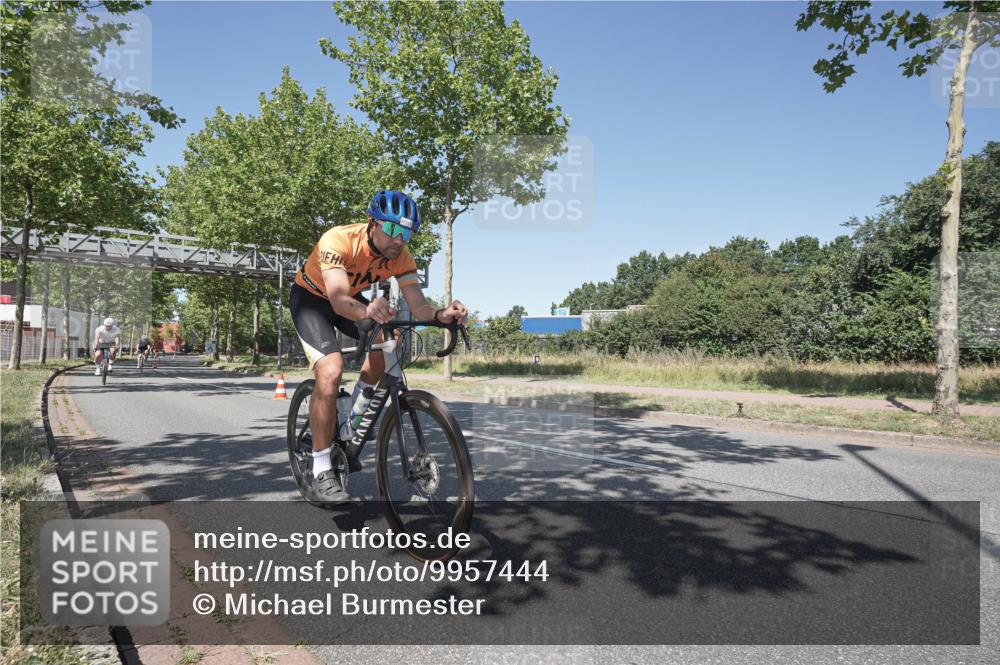 09.08.2026 - GEWOBA Citytriathlon Bremen Michael Burmester http://msf.ph/oto/9957444 09.08.2026 13:09:37 Radfahren 585, 877, 905, 914, 946, 963, 999, 1114, 1129, 1141 meine-sportfotos.de