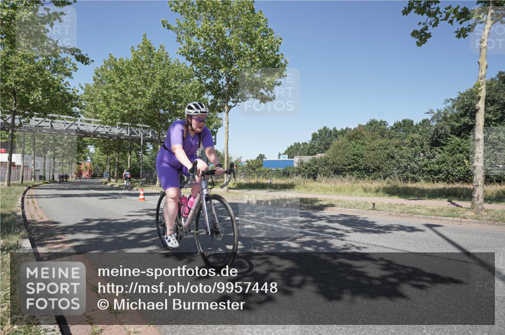 09.08.2026 - GEWOBA Citytriathlon Bremen Michael Burmester http://msf.ph/oto/9957448 09.08.2026 13:09:41 Radfahren 585, 877, 905, 914, 946, 947, 963, 999, 1009, 1129, 1141 meine-sportfotos.de