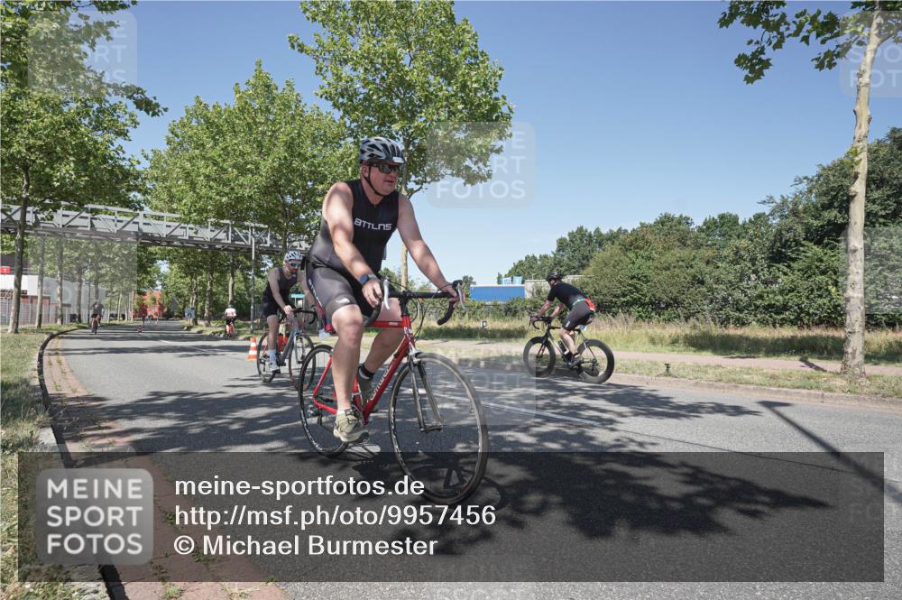 09.08.2026 - GEWOBA Citytriathlon Bremen Michael Burmester http://msf.ph/oto/9957456 09.08.2026 13:09:55 Radfahren 739, 799, 822, 880, 914, 947, 963, 1009, 1013, 1141 meine-sportfotos.de