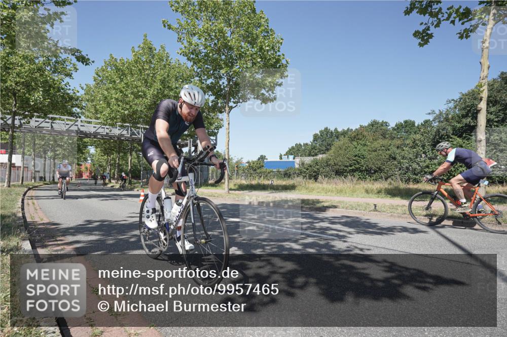 09.08.2026 - GEWOBA Citytriathlon Bremen Michael Burmester http://msf.ph/oto/9957465 09.08.2026 13:10:08 Radfahren 545, 739, 778, 799, 807, 880, 1130 meine-sportfotos.de