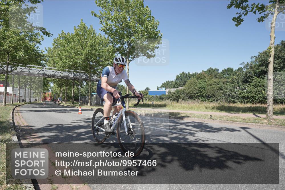 09.08.2026 - GEWOBA Citytriathlon Bremen Michael Burmester http://msf.ph/oto/9957466 09.08.2026 13:10:09 Radfahren 545, 778, 799, 807, 1130 meine-sportfotos.de