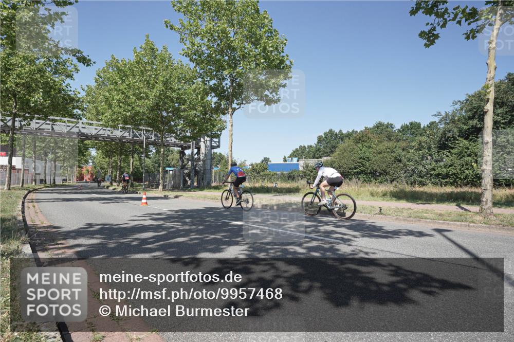 09.08.2026 - GEWOBA Citytriathlon Bremen Michael Burmester http://msf.ph/oto/9957468 09.08.2026 13:10:11 Radfahren 545, 778, 807, 1130 meine-sportfotos.de
