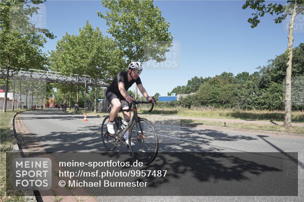 09.08.2026 - GEWOBA Citytriathlon Bremen Michael Burmester http://msf.ph/oto/9957487 09.08.2026 13:10:46 Radfahren 598, 716, 717, 750, 823, 967 meine-sportfotos.de