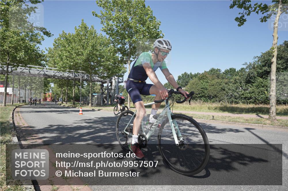 09.08.2026 - GEWOBA Citytriathlon Bremen Michael Burmester http://msf.ph/oto/9957507 09.08.2026 13:11:13 Radfahren 555, 566, 596, 600, 639, 679, 728, 749, 788, 792, 814, 884 meine-sportfotos.de