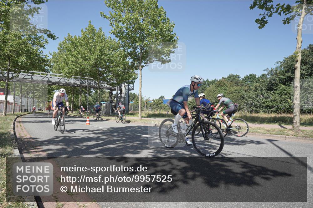 09.08.2026 - GEWOBA Citytriathlon Bremen Michael Burmester http://msf.ph/oto/9957525 09.08.2026 13:11:36 Radfahren 582, 606, 609, 611, 655, 790, 869, 901 meine-sportfotos.de