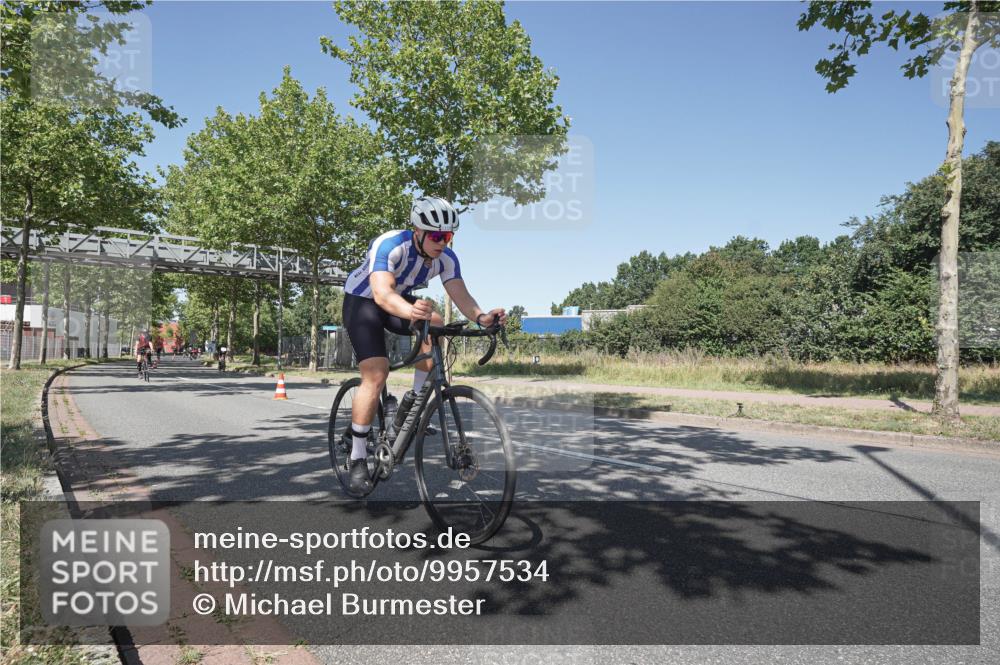 09.08.2026 - GEWOBA Citytriathlon Bremen Michael Burmester http://msf.ph/oto/9957534 09.08.2026 13:11:48 Radfahren 582, 609, 726, 855, 867, 990, 1119 meine-sportfotos.de