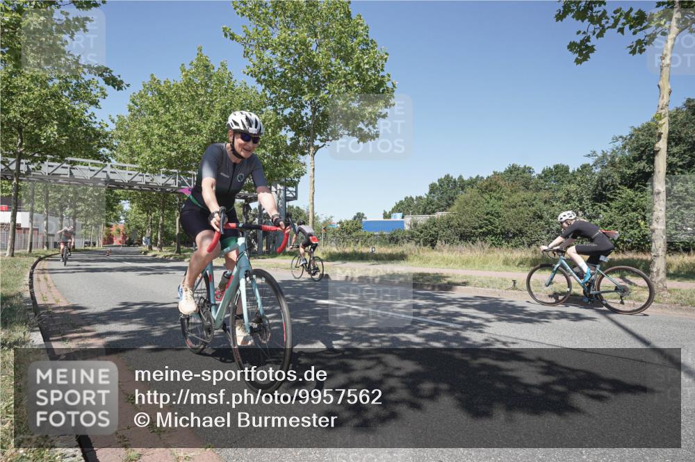 09.08.2026 - GEWOBA Citytriathlon Bremen Michael Burmester http://msf.ph/oto/9957562 09.08.2026 13:12:30 Radfahren 552, 636, 638, 744, 745, 758, 816, 846, 861, 864, 895, 909, 911, 935, 981, 1015, 1019, 1111 meine-sportfotos.de