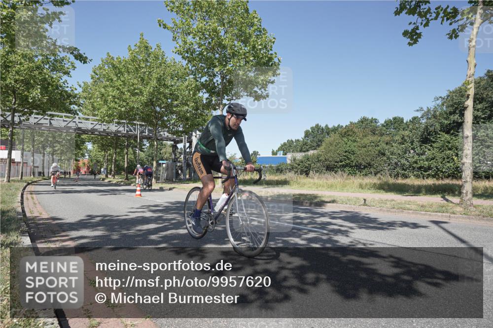 09.08.2026 - GEWOBA Citytriathlon Bremen Michael Burmester http://msf.ph/oto/9957620 09.08.2026 13:15:00 Radfahren 565, 574, 653, 948, 1017 meine-sportfotos.de