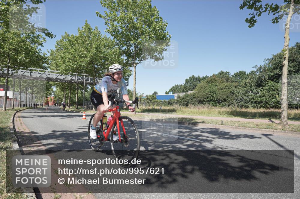 09.08.2026 - GEWOBA Citytriathlon Bremen Michael Burmester http://msf.ph/oto/9957621 09.08.2026 13:15:01 Radfahren 565, 574, 653, 948, 1017 meine-sportfotos.de