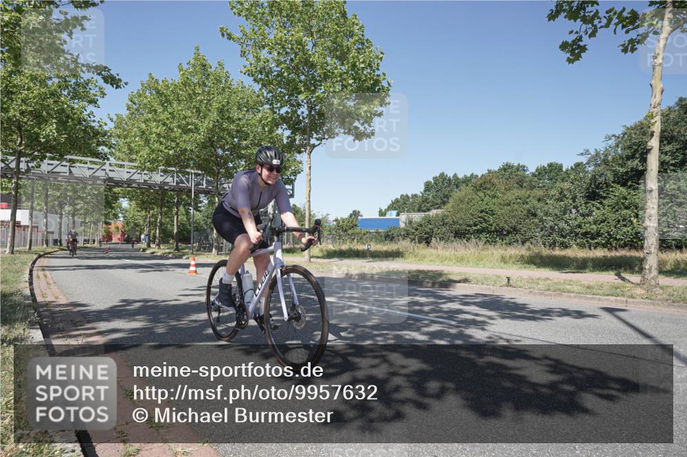 09.08.2026 - GEWOBA Citytriathlon Bremen Michael Burmester http://msf.ph/oto/9957632 09.08.2026 13:15:28 Radfahren 673, 727, 834, 844, 918, 1113 meine-sportfotos.de