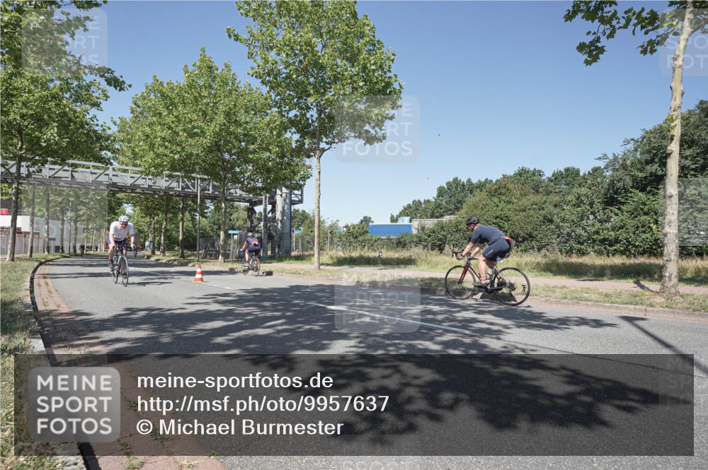 09.08.2026 - GEWOBA Citytriathlon Bremen Michael Burmester http://msf.ph/oto/9957637 09.08.2026 13:15:35 Radfahren 673, 727, 844, 888, 918, 1113 meine-sportfotos.de