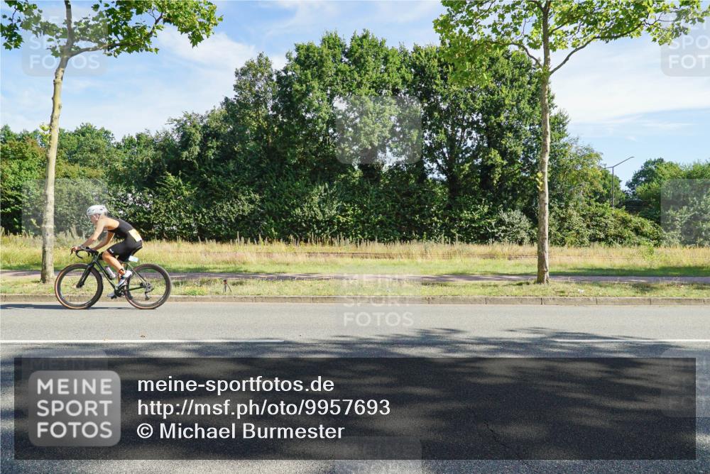 09.08.2026 - GEWOBA Citytriathlon Bremen Michael Burmester http://msf.ph/oto/9957693 09.08.2026 10:22:15 Radfahren 387 meine-sportfotos.de