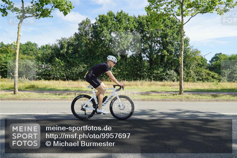 09.08.2026 - GEWOBA Citytriathlon Bremen Michael Burmester http://msf.ph/oto/9957697 09.08.2026 10:22:43 Radfahren 310 meine-sportfotos.de