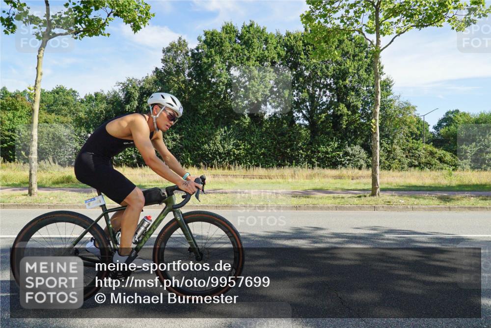 09.08.2026 - GEWOBA Citytriathlon Bremen Michael Burmester http://msf.ph/oto/9957699 09.08.2026 10:23:05 Radfahren 284, 308 meine-sportfotos.de