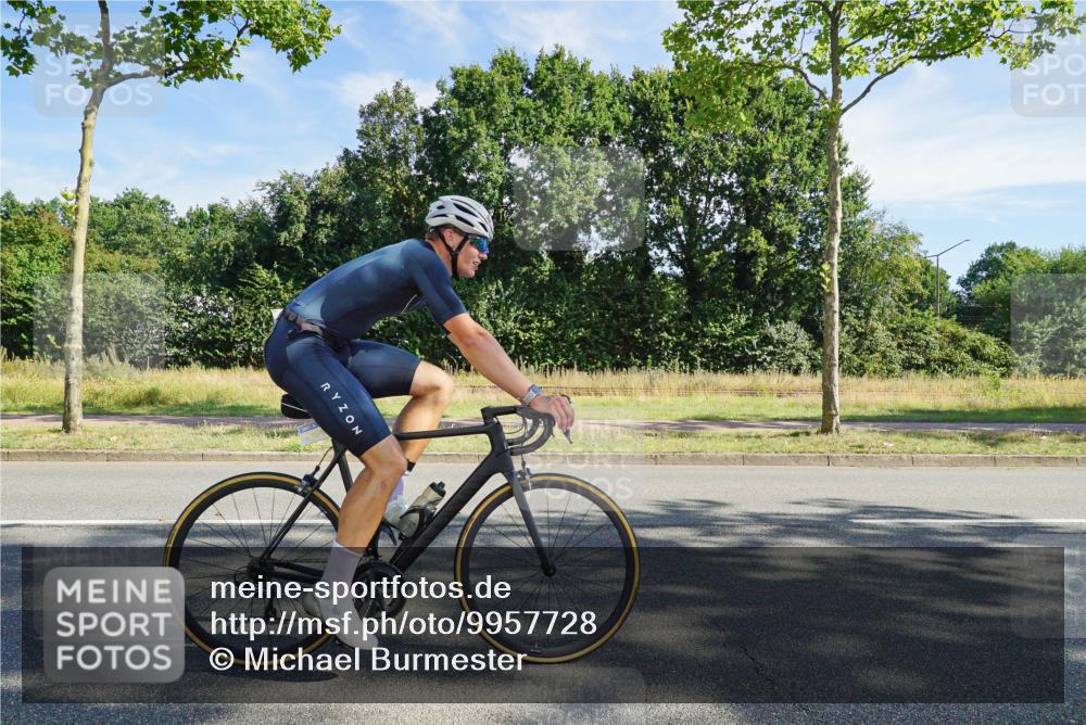 09.08.2026 - GEWOBA Citytriathlon Bremen Michael Burmester http://msf.ph/oto/9957728 09.08.2026 10:25:25 Radfahren 301, 323, 336, 345, 360, 377, 427 meine-sportfotos.de