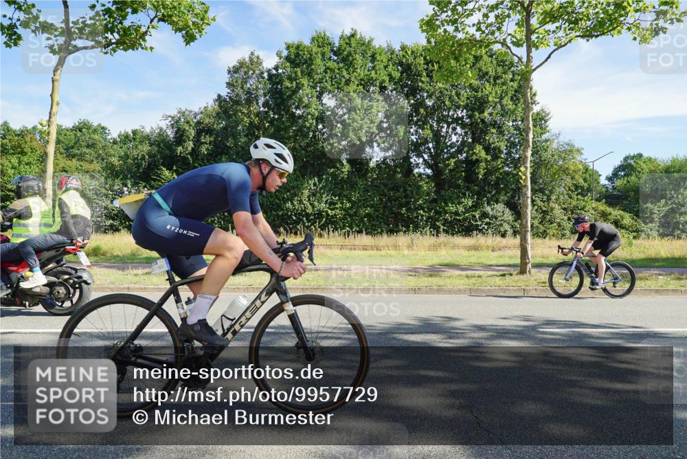 09.08.2026 - GEWOBA Citytriathlon Bremen Michael Burmester http://msf.ph/oto/9957729 09.08.2026 10:25:30 Radfahren 301, 323, 336, 345, 360, 376, 427 meine-sportfotos.de