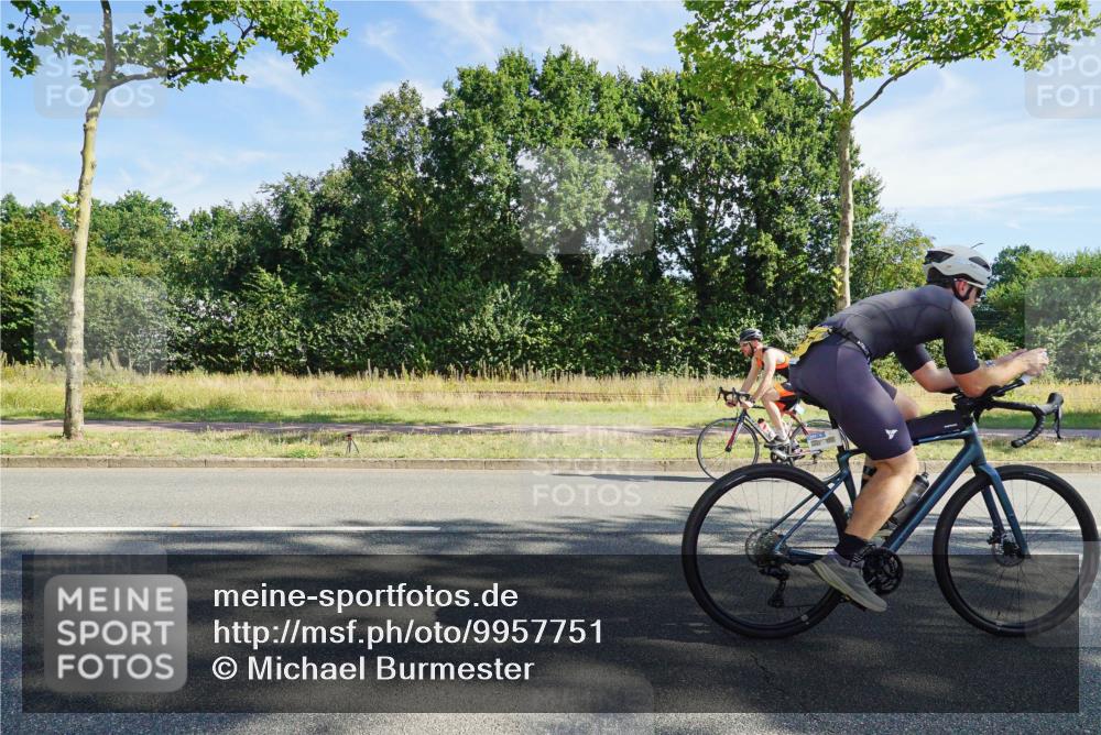 09.08.2026 - GEWOBA Citytriathlon Bremen Michael Burmester http://msf.ph/oto/9957751 09.08.2026 10:26:19 Radfahren 293, 318, 378, 398, 402 meine-sportfotos.de